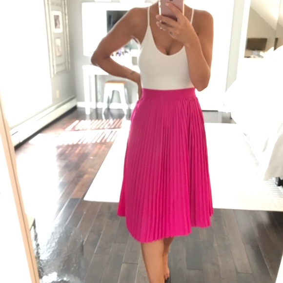 Dresses & Skirts - Fuchsia high waist pleated skirt size small